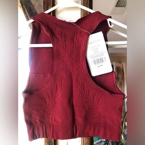 NWT Fabletics Stevie Sculptknit sports bra red medium women’s